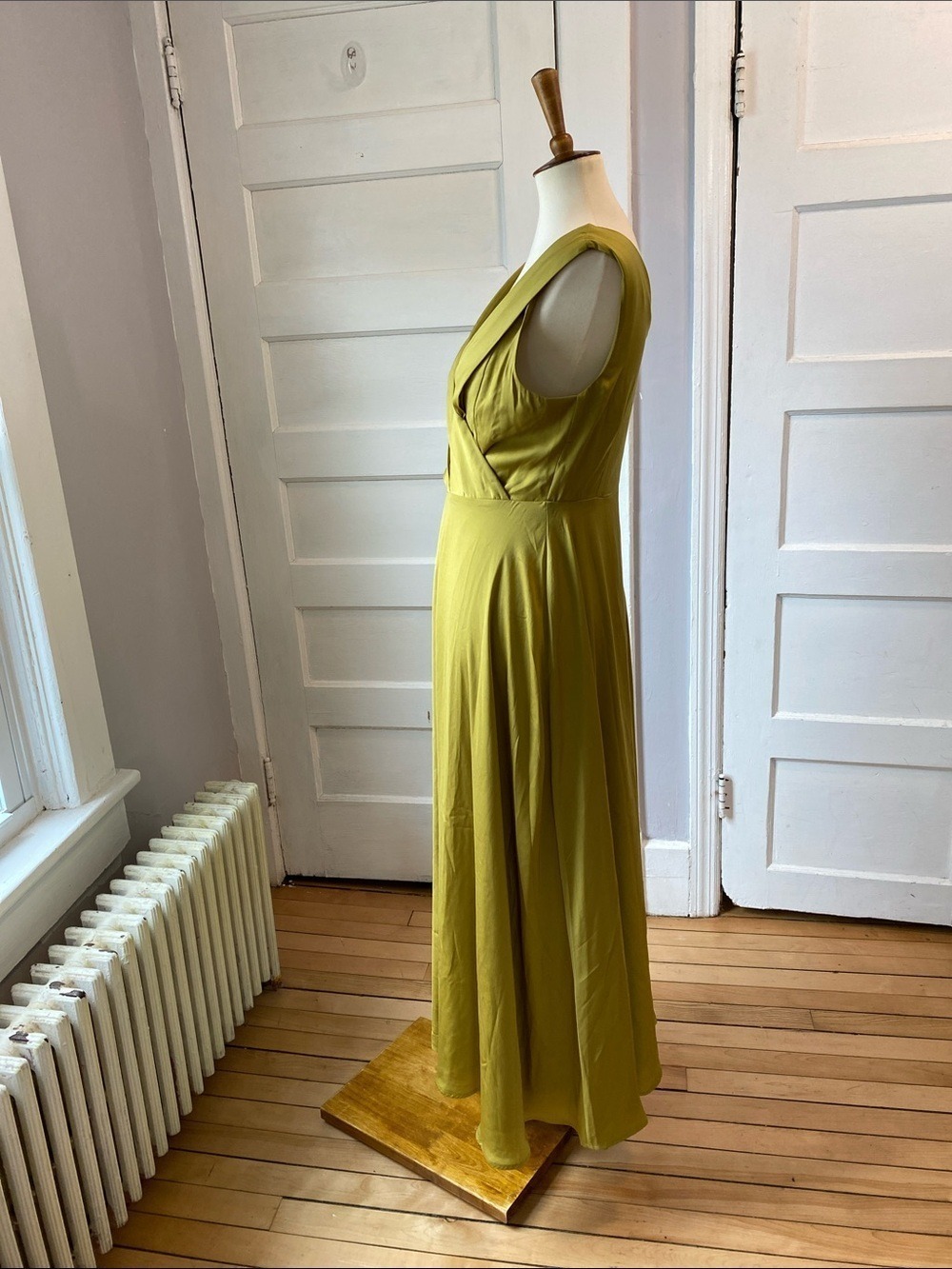 Banana Republic Pintuck Bodice Maxi Dress in Gilded Green, Size 6 - Picture 8 of 13